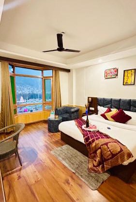 Hotel Ocean & Hotel Meadows Hill ! Rooftop Restaurant ! Near Hadimba Temple