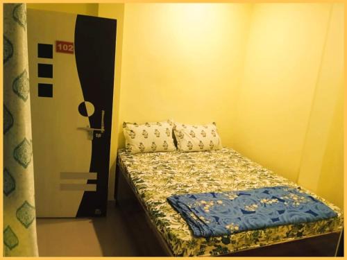 HOTEL"OM-SAI-PAYING"Near Kashi Vishwanath Temple - Provided Budget Rooms With Wi-fi Facility - Best Guest House In Varanasi