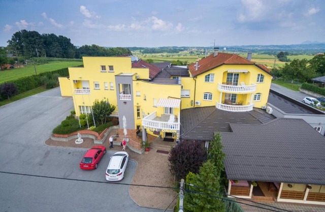 Hotel Orion - Single Room with Mountain View
