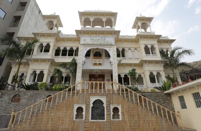 Hotel Palace Raj Kumbha By Howard