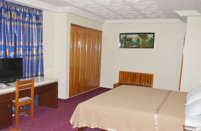 Hotel Palm Beach Yennega