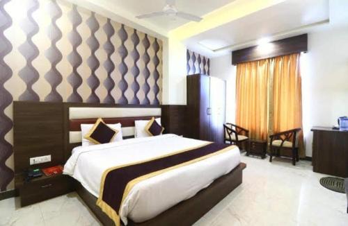 Hotel Panna Paradise-Just 30M away from CAPTAIN SHUBHAM GUPTA METRO STATION and 600M Away From TajMahal