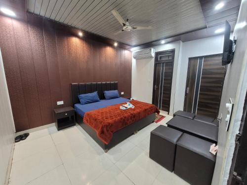 Hotel Paradise - Hazrat Nizammuddin Railway Station