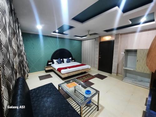 Hotel Paradise Stays