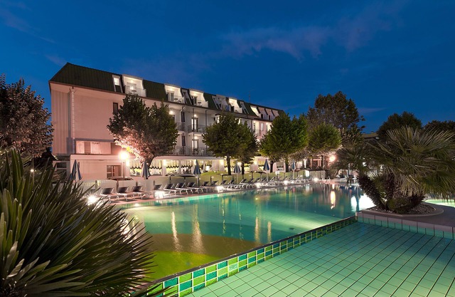 Hotel Paris Resort