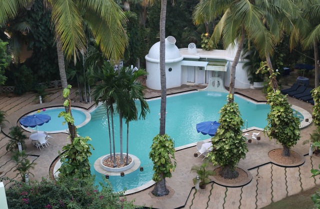 Hotel Parisutham