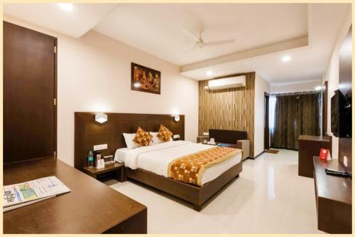 HOTEL PARK PALACE Near Shri Mahakaleshwar Jyotirlinga Temple - Fully Air Conditioned And Well Decorated Rooms With Free Wi-Fi Facility - Restaurant And Free Parking Available