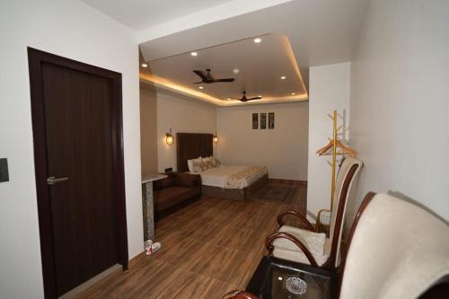 Hotel Parth Luxurious