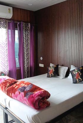 Hotel Poonam Mahal