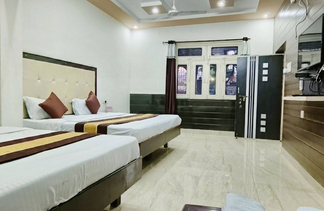 Hotel Prabhat Palace