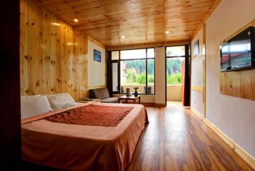 Hotel Premium Conifer Manali Near Hadimba Devi Temple - BEST HOTEL IN MANALI