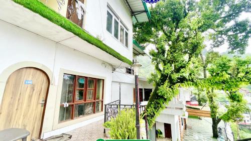 HOTEL PREMIUM U P Near Mall Road - Restaurant And Private Parking Facilities - Hygiene & Luxuary Room - A Top Rated Premium Hotel In Mussooire
