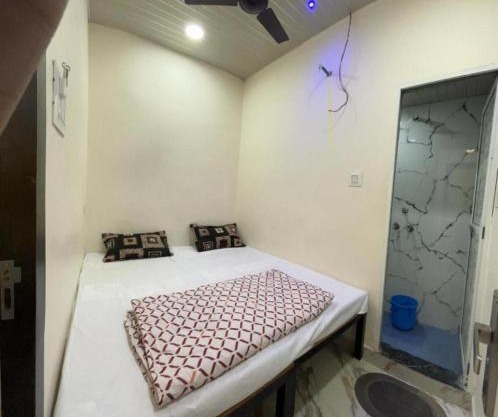 HOTEL PREMIUM WINTEER Near Shri Mahakaleshwar Jyotirlinga Temple - Ujjain Railway Station - Paid Public Parking and Free Wifi - A Top Rated Hotel