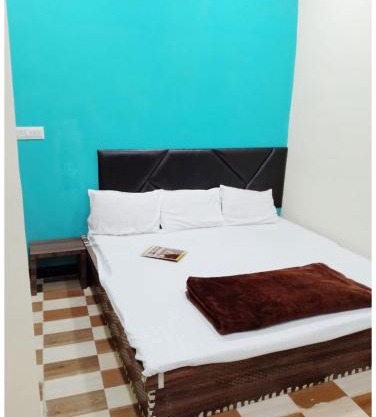 HOTEL Priyanshi !Palace Near Shri Mahakaleshwar Jyotirlinga Temple - Fully Air Conditioned Rooms With Wi-fi - Free Parking Available
