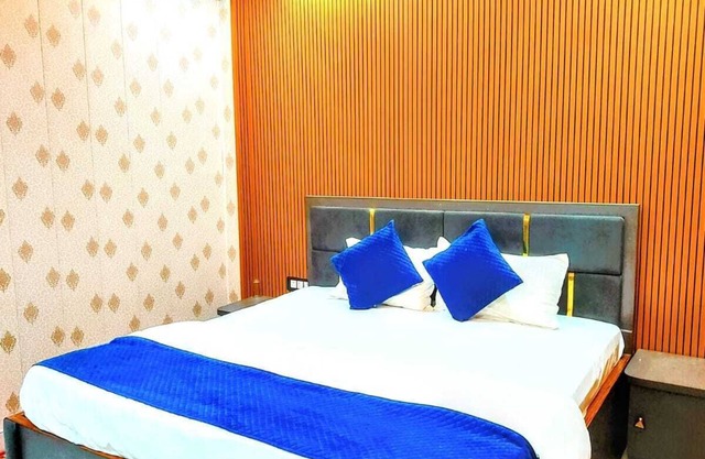 Hotel R K Villa 700 mtr Vishwanth Temple