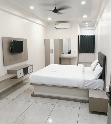 Hotel Radhe Palace