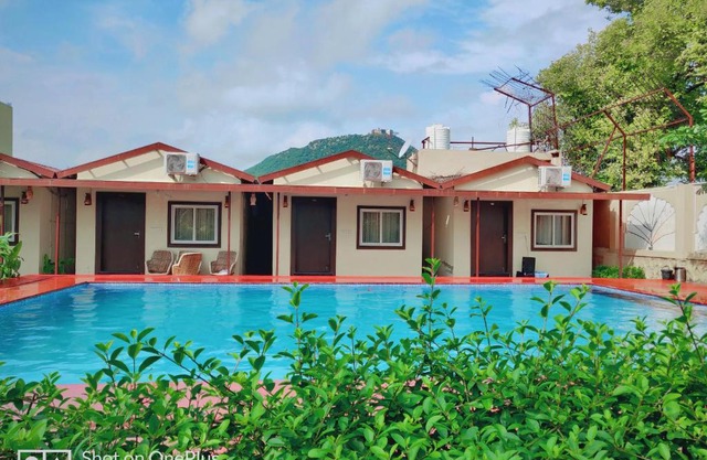 Hotel Raj Mahal - Luxery Room With Pool