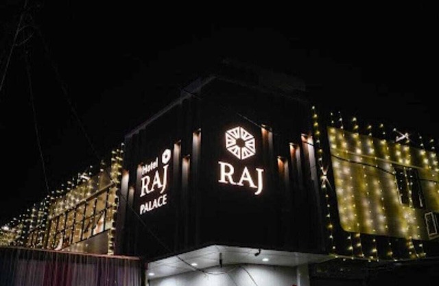 HOTEL RAJ PALACE