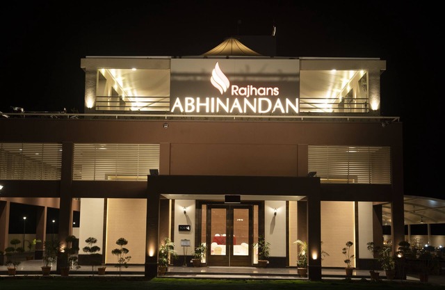 Hotel Rajhans Abhinandan