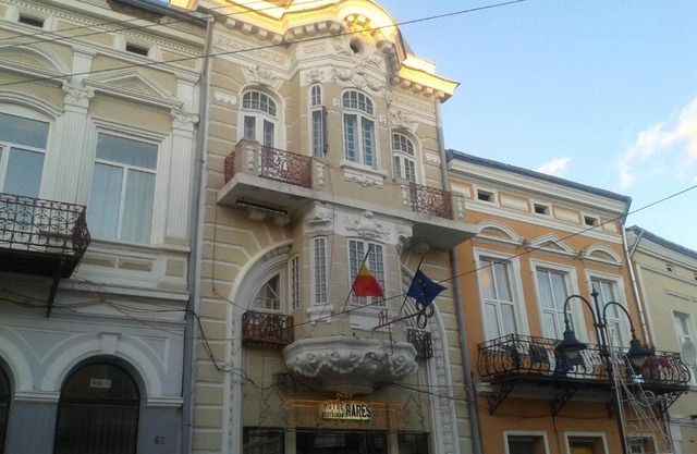 Hotel Rares