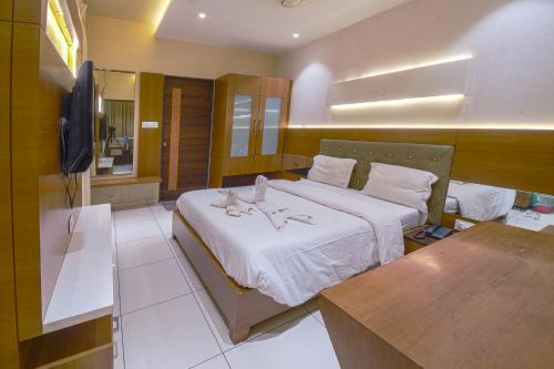 Hotel Ravikiran Kolhapur, NEAR GOKUL SHIRGAOV MIDC, KANERIWADI, 5 STAR MIDC, ON NH4 GOA HIGHWAY