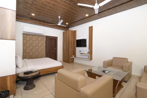 Hotel Razia inn " A Unit of Sihag Construction & Real Estate Pvt Limited "