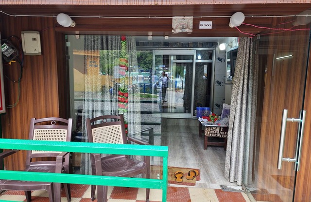 Hotel Relax Max Sariyatal Nainital