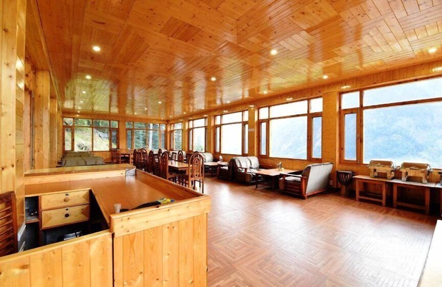 Hotel Rishi Palace