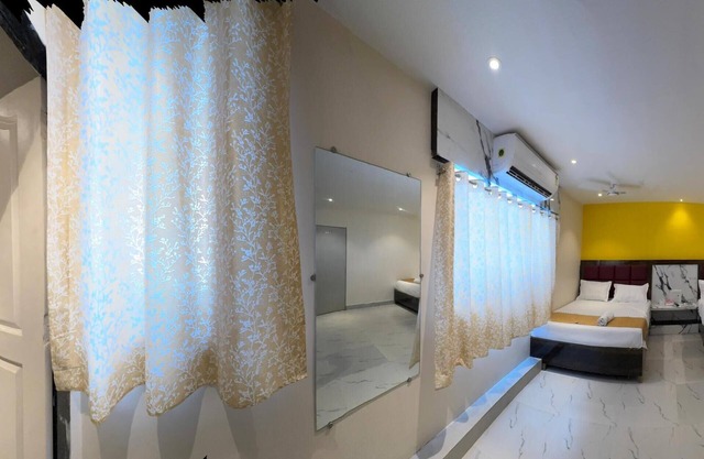 Hotel Rishi Palace