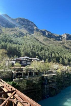 Hotel River