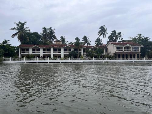 Hotel Riverside