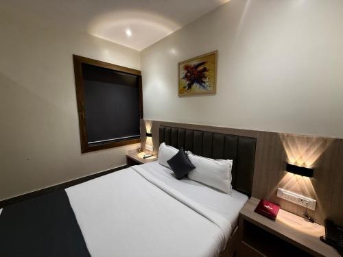 Hotel Riza - Near Nesco Exhibition Centre