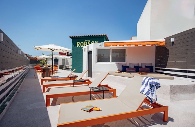 Hotel Robson