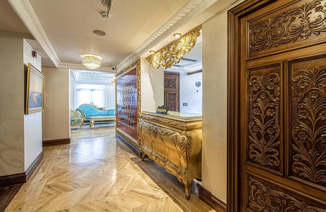 Hotel Room in Historic Mansion in Beylerbeyi