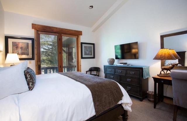 Hotel Room - The Lodges at Deer Valley Hotel Room