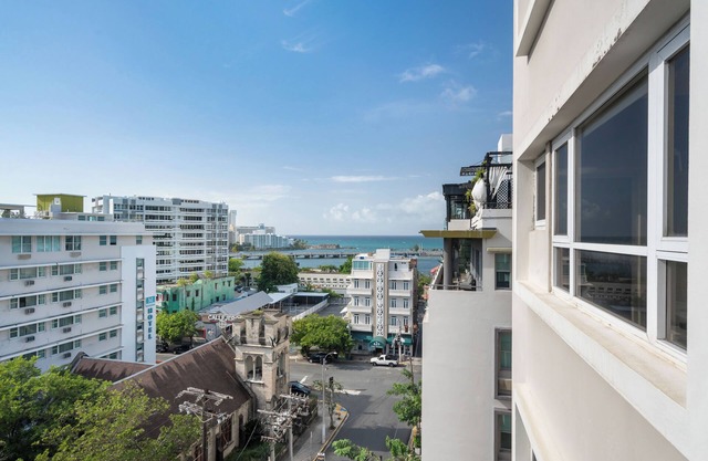 Hotel Room With Balcony | Free Parking | Smart TV | Air Conditioner