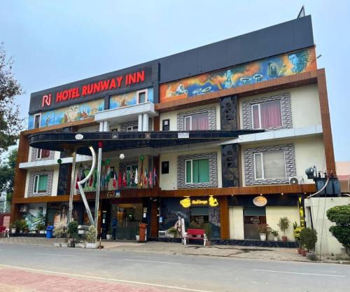 Hotel Runway Inn