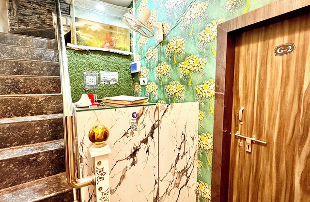 Hotel S Elite - near Temple & Station