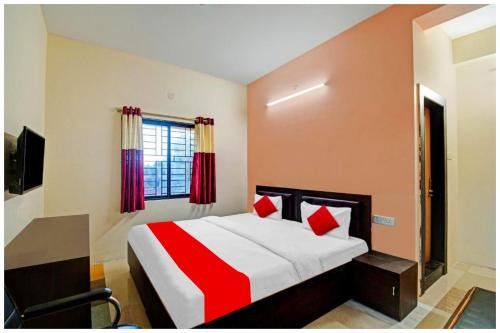 Hotel S-R Palace Near City Bus Stand - Fully Air Conditioning Hotel - Luxury & Spacious Room -Best Hotel In Bhubneshwar
