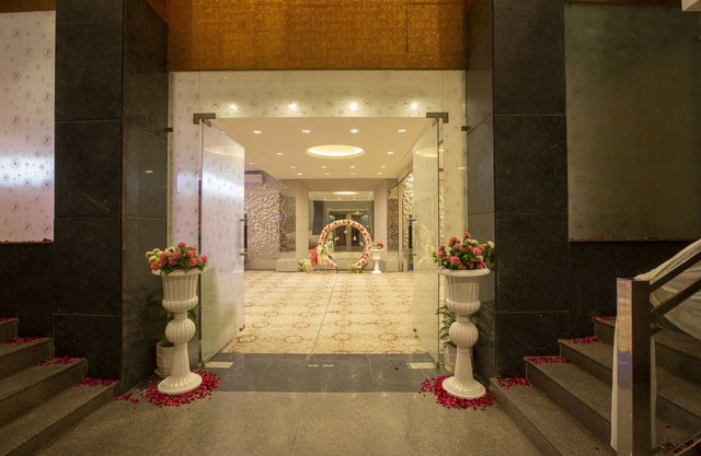Hotel Sakura by Maps, GURGAON
