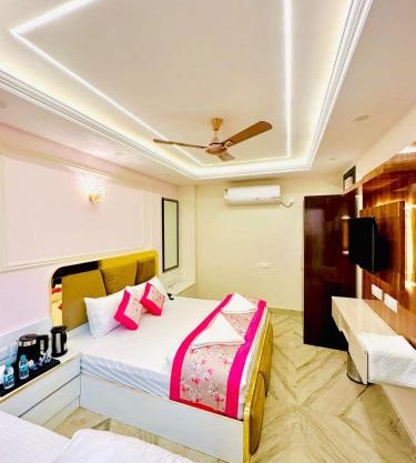 Hotel Samrat Residency 10 Mints Walking Distance Nizamuddin Railway Station