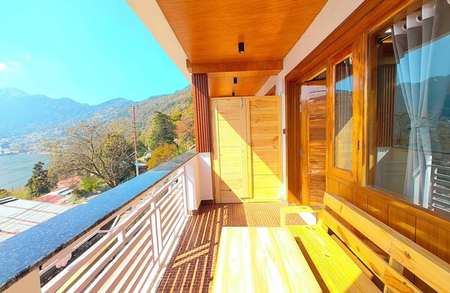 Hotel Sangita Lake View Nainital