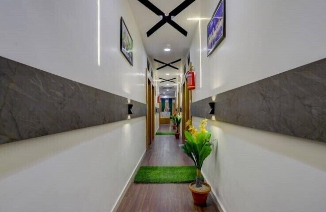 HOTEL SAROVAR INN C G ROAD