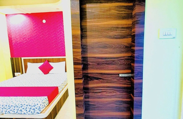 Hotel SR Near Temple Sea Beach Puri