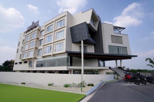 Hotel Sastha Grand
