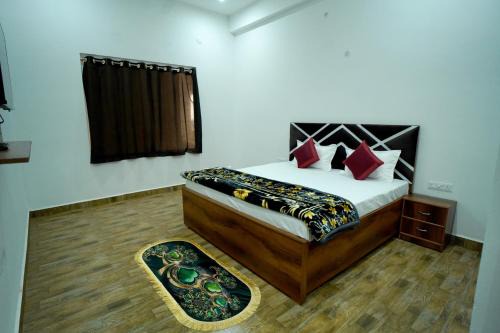 Hotel SD GRAND PALACE Near Shri Radha Krishna Vivah Sthali, Bhandirvan, Vrindavan