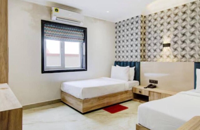 HOTEL SEVENTY SEVEN