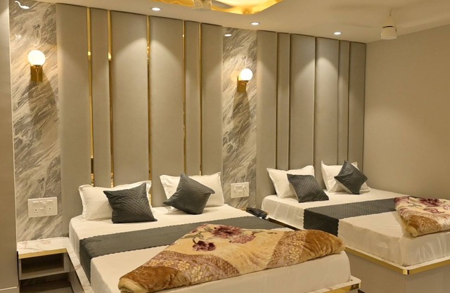 Hotel Shahanshah & Restaurant
