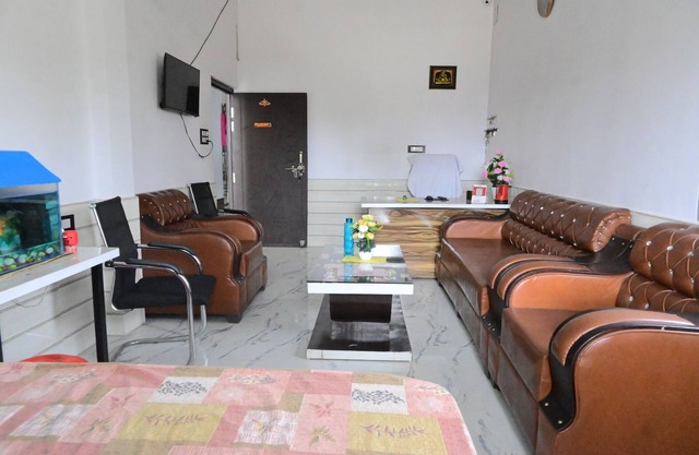 Hotel Shiv Savitri Ayodhya