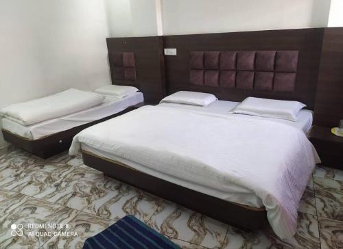 Hotel shiv sham